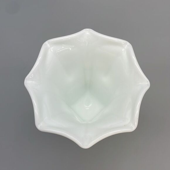 Westmorland Vintage Milk Glass Beaded Crimp Edge Grapevine Vase 1950s - Picture 6 of 11